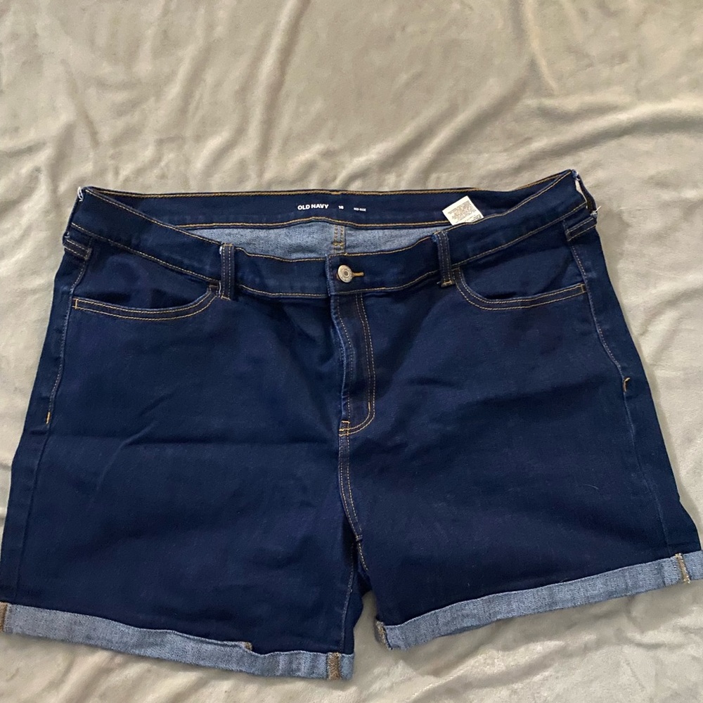 Women’s Old Navy Mid Rise denim shorts